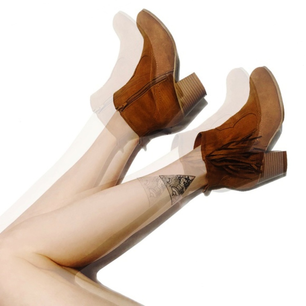 BROWN ANKLE BOOTIES W/ FRINGE